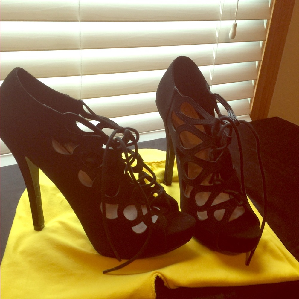 Size 11 black heels